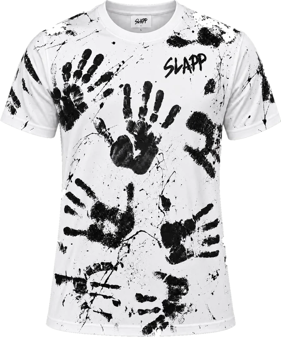 SLAPP Nr. 001 Black on White, Vorderseite: weißes T-Shirt mit schwarzen Handabdrücken und SLAPP-Schriftzug